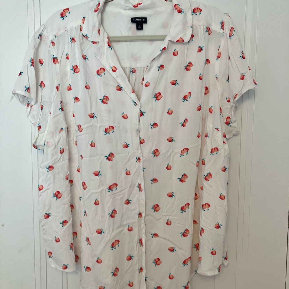 Torrid White Button-Down Peach Top 🍑